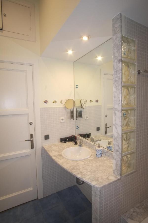 Lovely Apartment At Park Gueell Barcelona Bagian luar foto